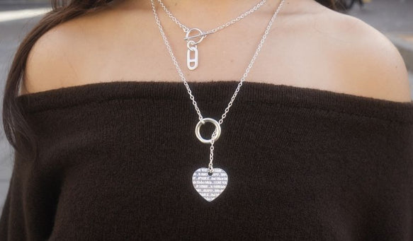 Offrir un collier : traditions, histoire et types de colliers