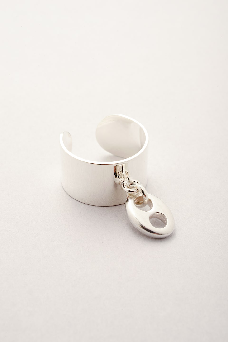 Bague argentée pendentif Grain de Café fabriquée en France. Bijou femme artisanal. 