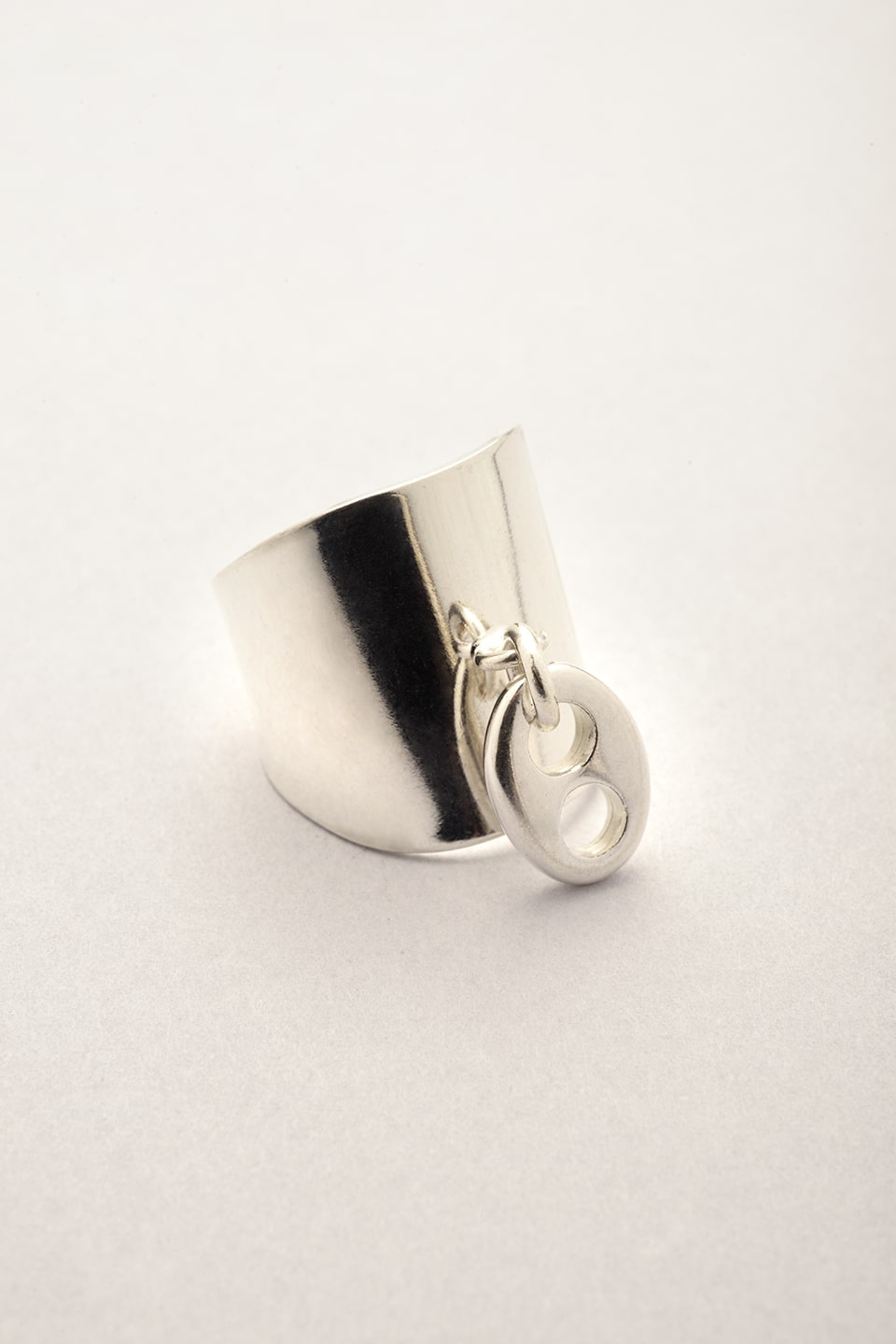 Bague large argentée pendentif Grain de Café. Bijou XL pour femme. 