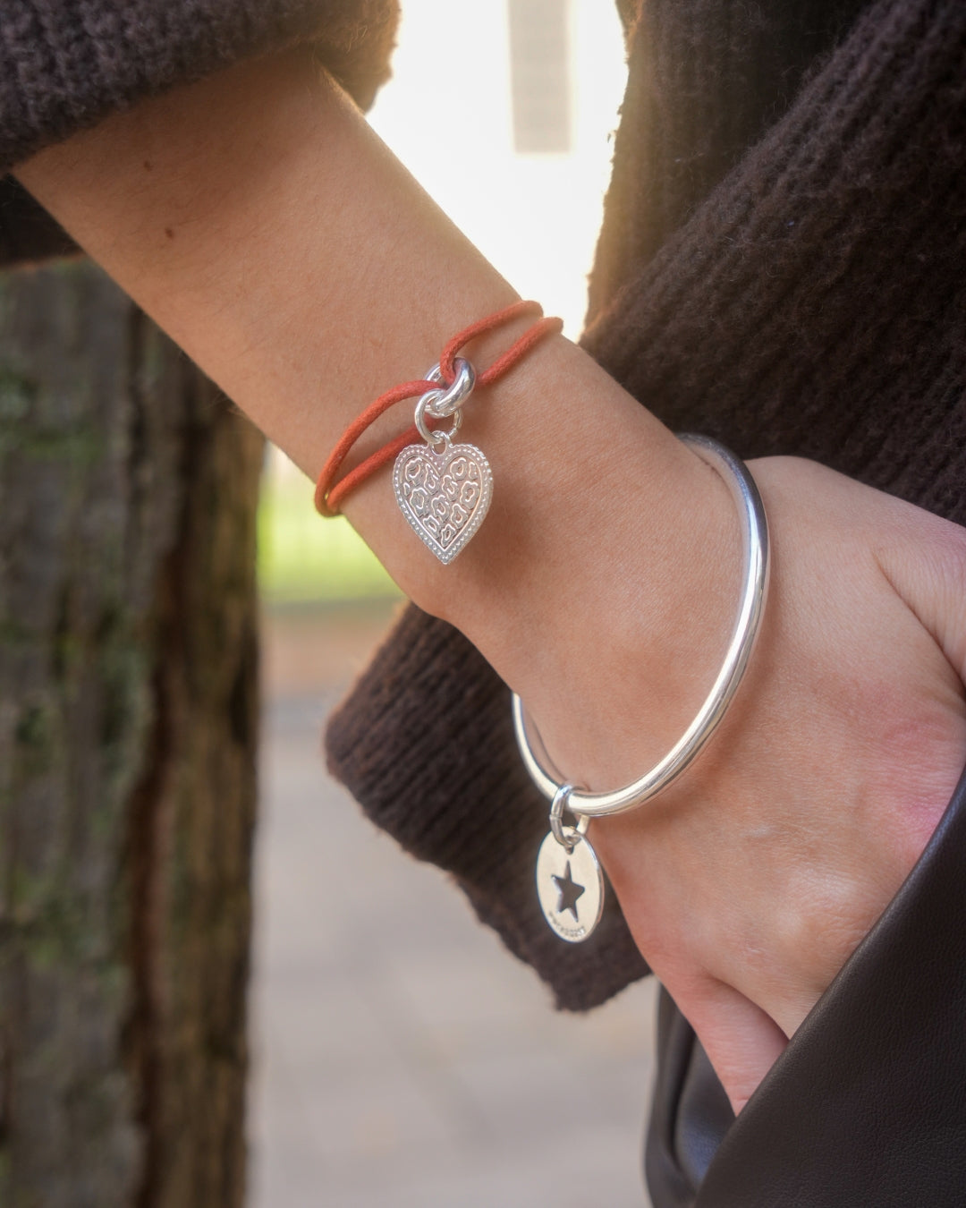 Shooting du bracelet Liv coeur sauvage en argenté