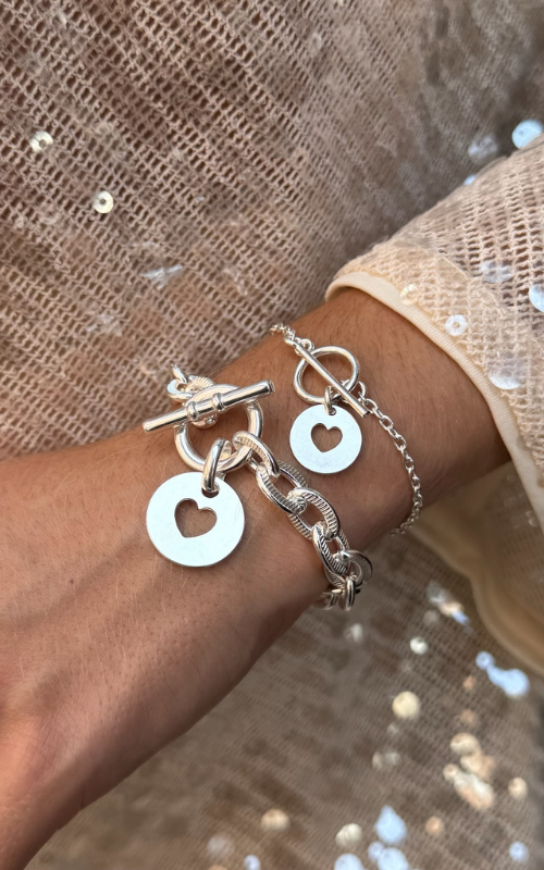 Bracelet chaîne avec pendentif en forme de coeur. Bijou femme idéal cadeau amour, saint valentin, fête des mères. 
