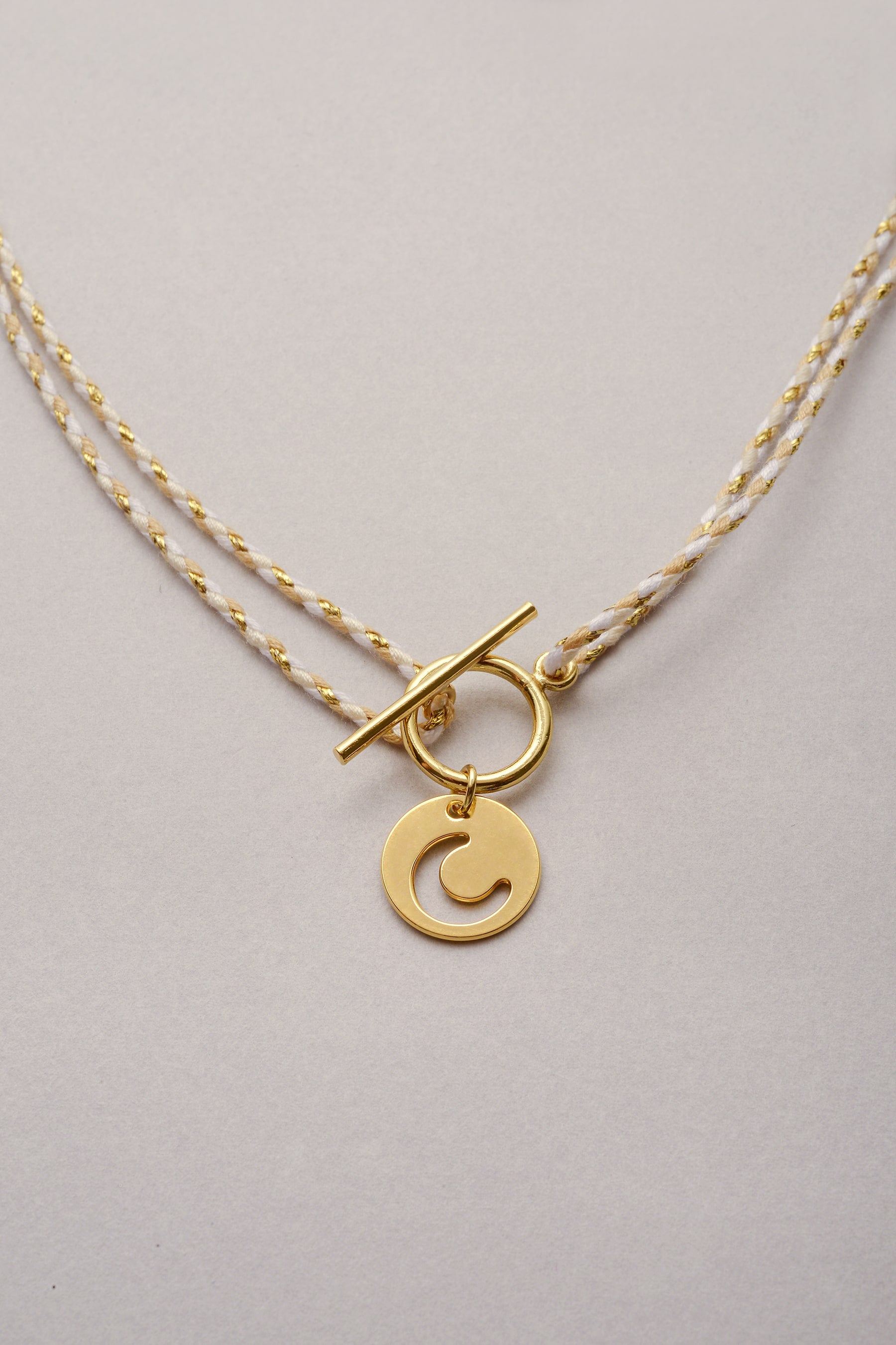 Collier Lou lune doré sur cordon tressé coloré avec fermoir en T