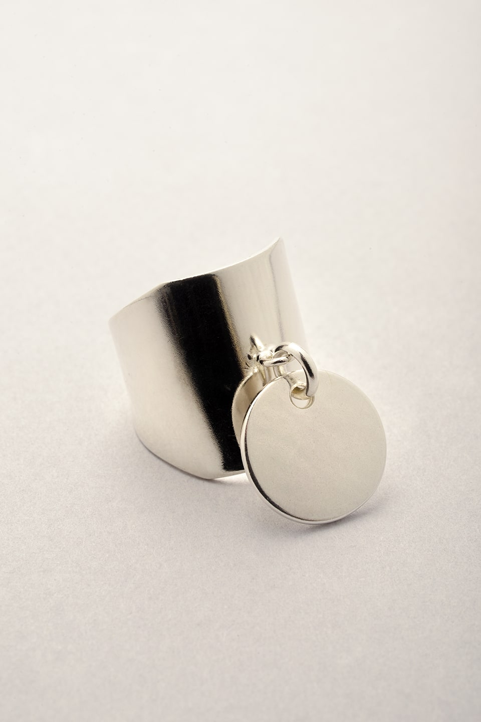 Bague large argentée Médaille