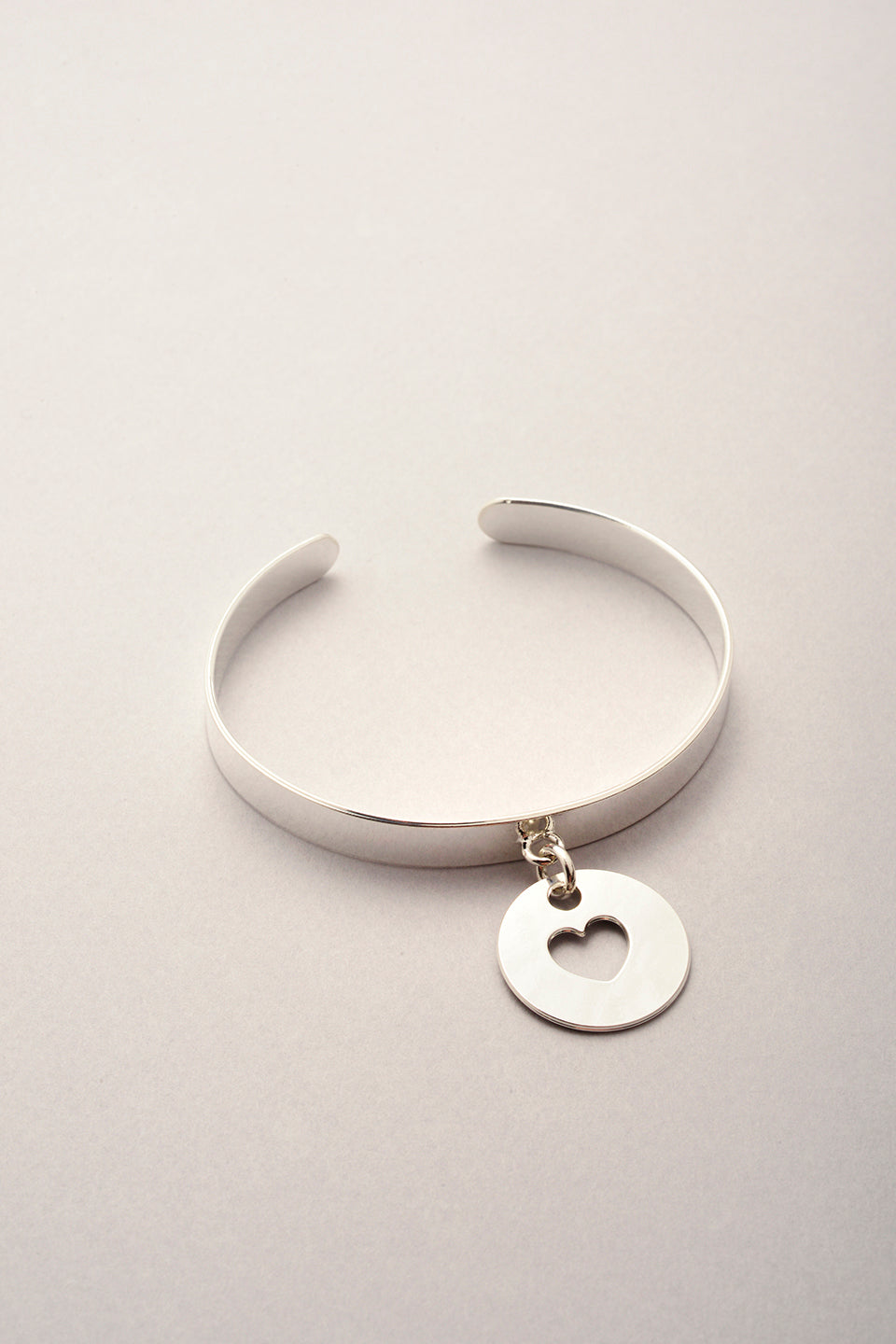 Demi jonc médaille Coeur argenté ajustable. Bijou pour femme fabriqué en France. 