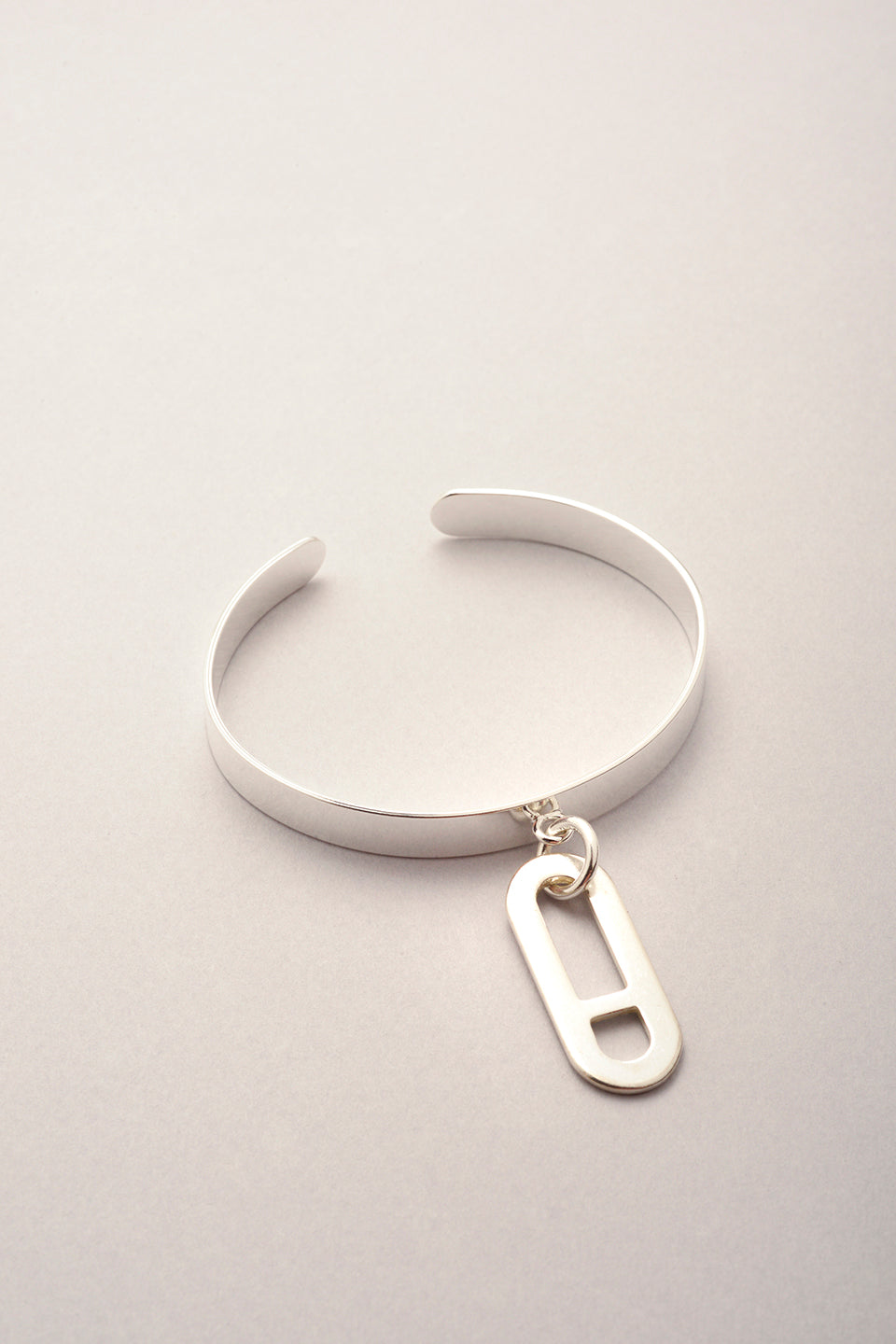 Demi jonc pendentif Noé argenté pour femme. Bijou fabriqué en France pour femme. 