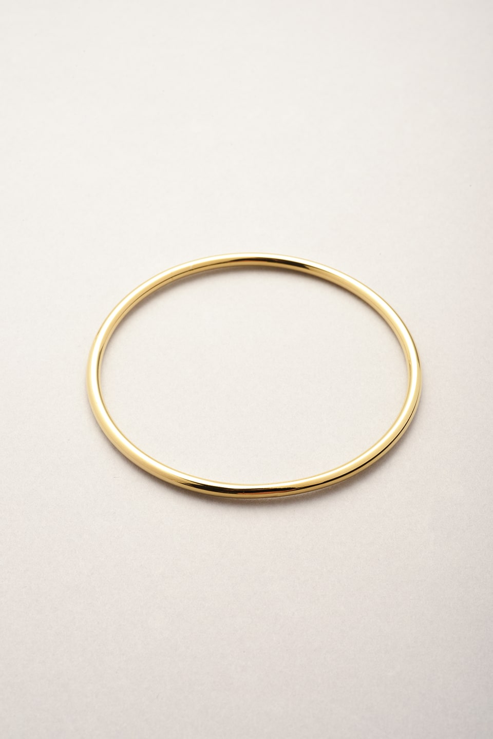 Jonc doré simple. Jonc fermé pour femme. Bijou doré fabriqué en France. 