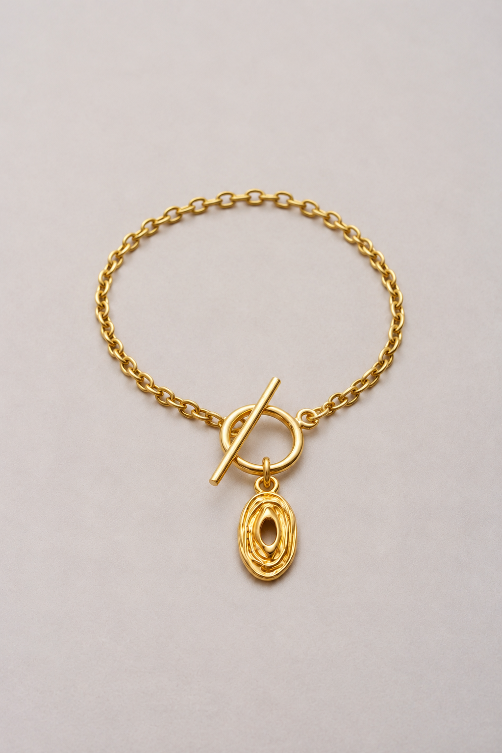 Bracelet Lou chaîne Hazel doré avec pendentif ovale ajouré