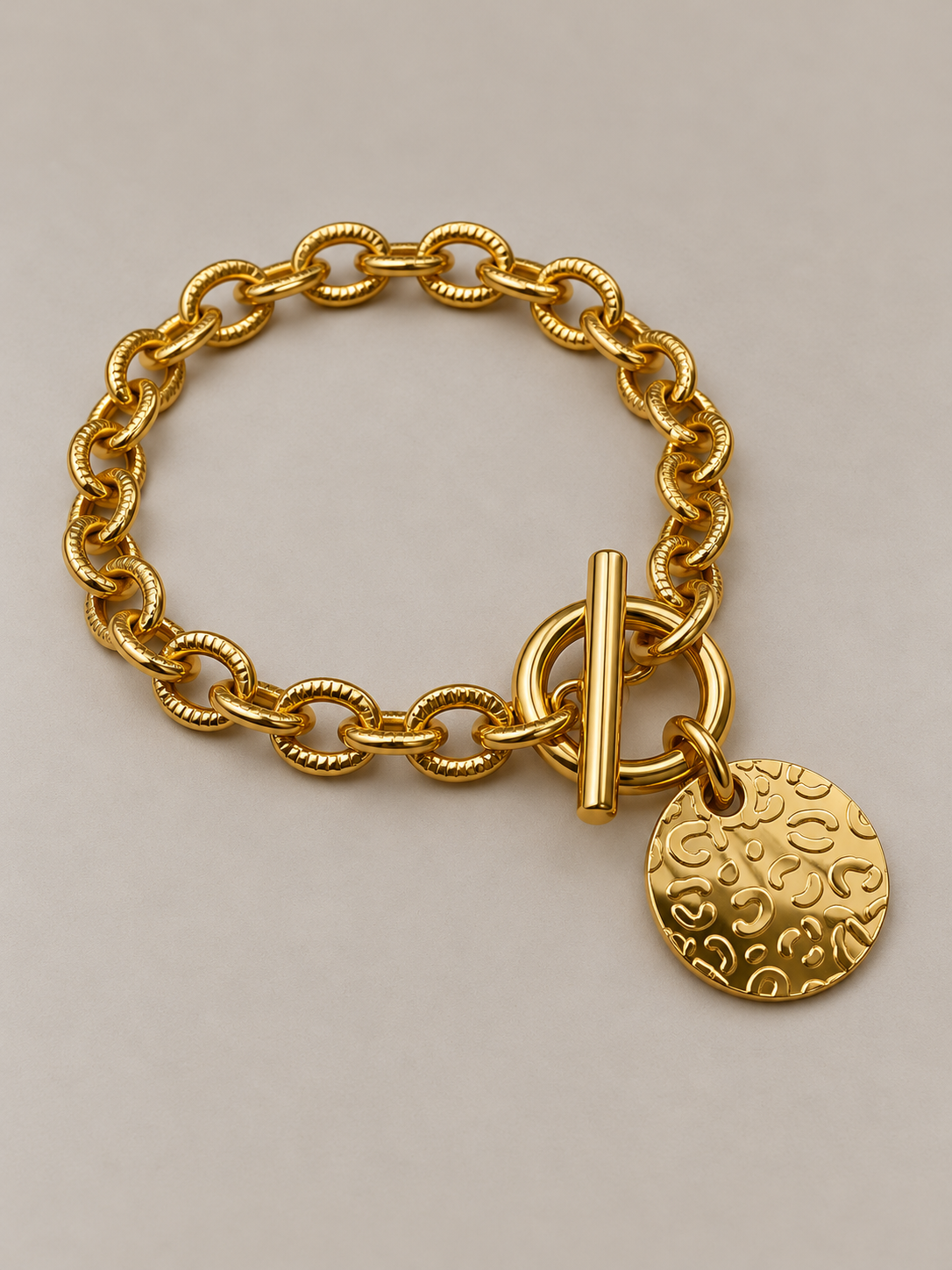 Bracelet Scarlett léopard doré, chaîne striée et médaille motif léopard – Musardise
