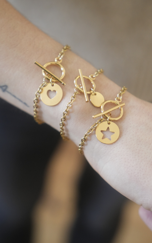 Bracelets chaîne fine avec breloque personnalisable. 