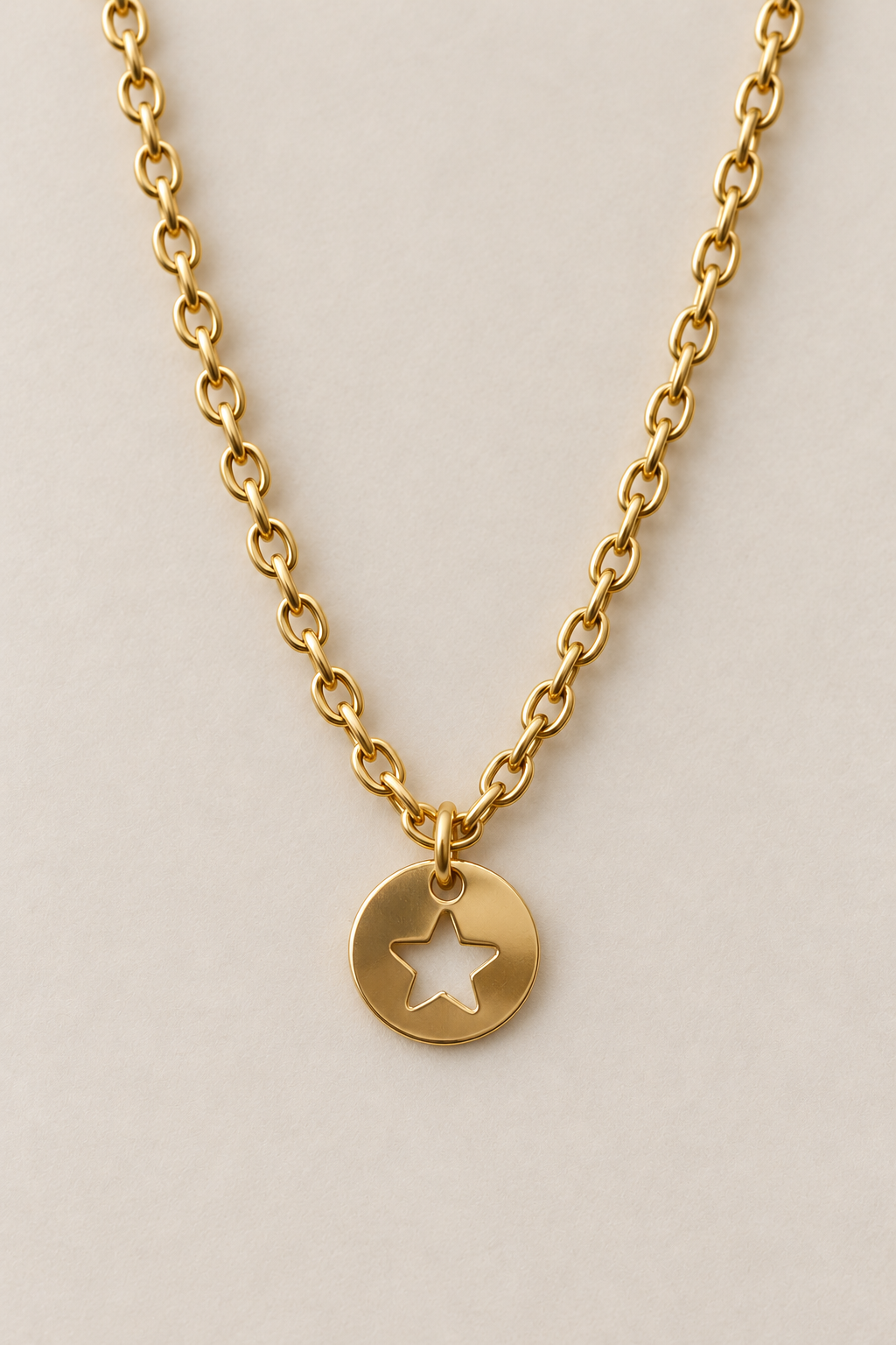 Collier Alma étoile doré Musardise avec médaille ronde à étoile évidée