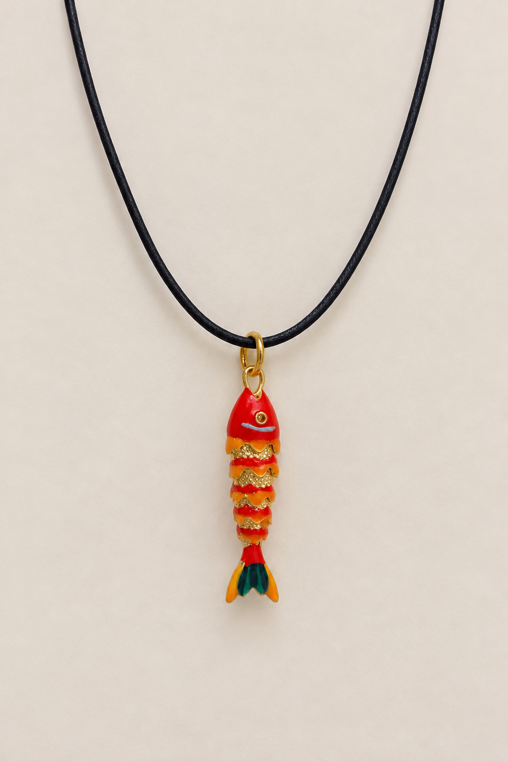 Collier poisson rouge et doré sur cordon noir - Musardise
