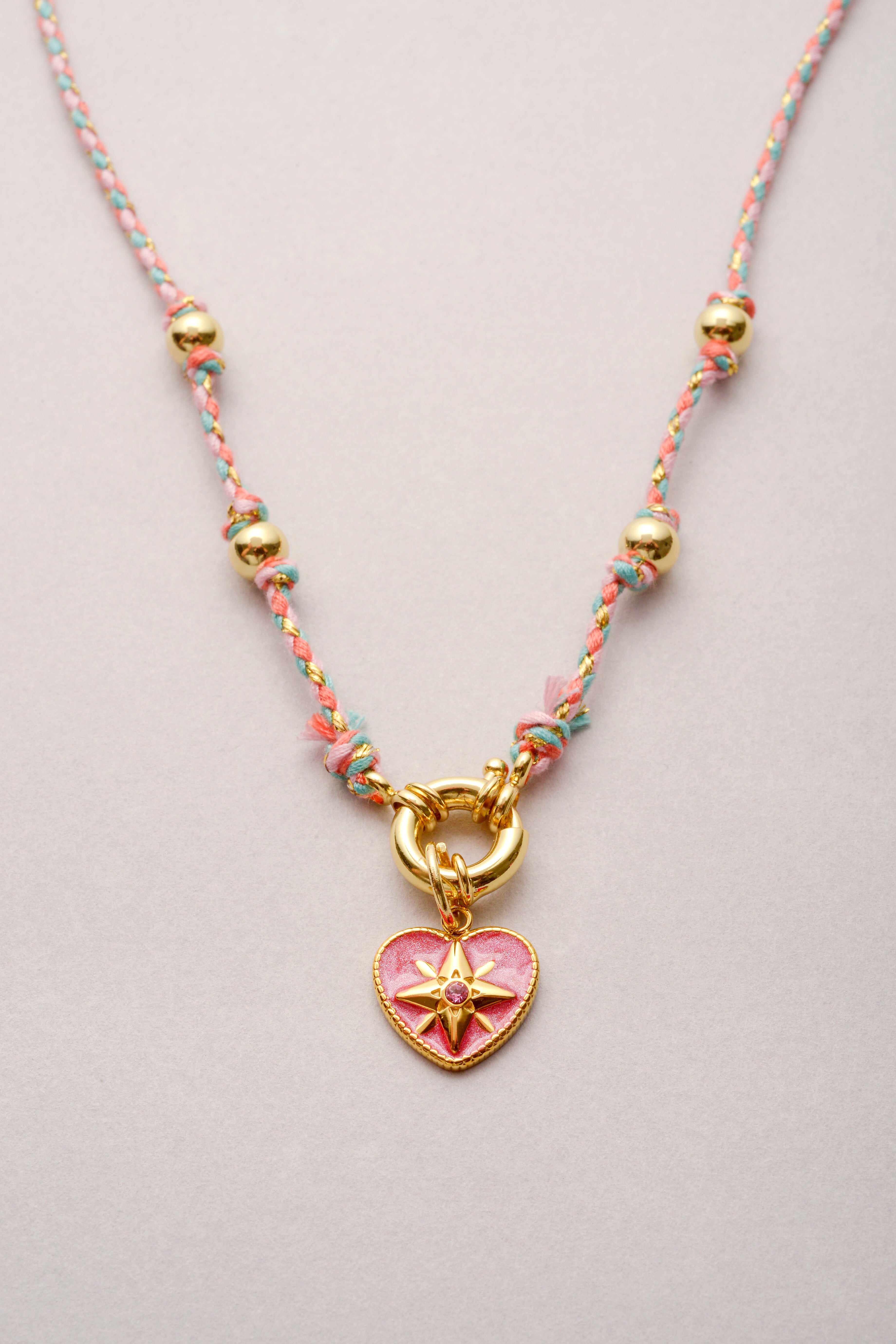 Collier tressé avec pendentif cœur doré et strass – Musardise